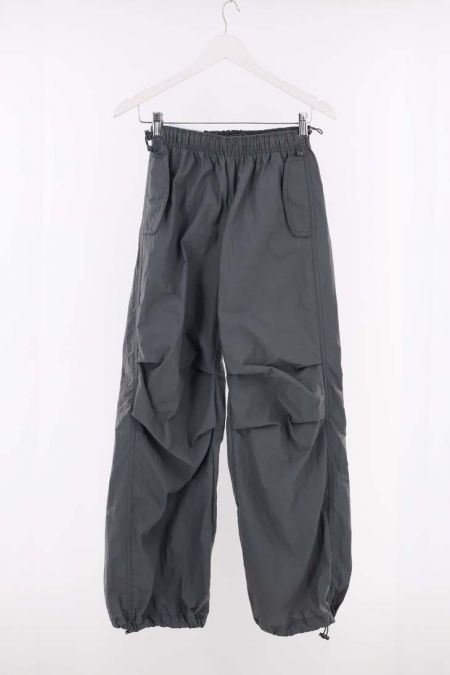 Pantaloni Bershka  cu croiala lejera si talie elastica, dama