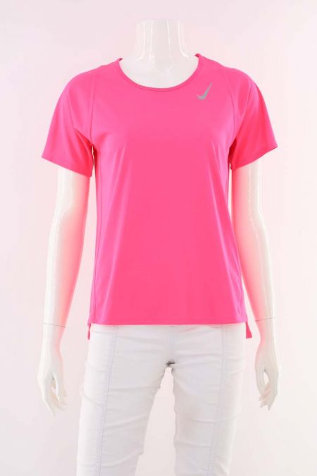 Tricou Nike model cu guler rotund si logo minimalist, dama