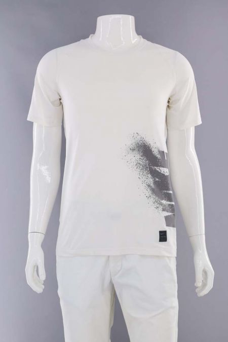 Tricou Nike model cambrat si logo evidentiat, barbati