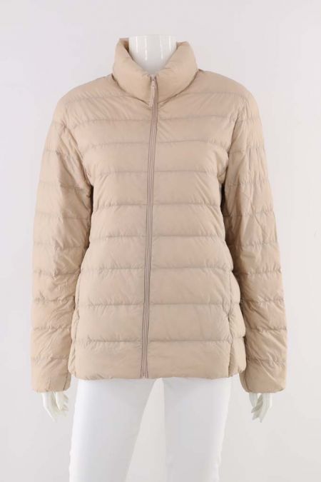 Geaca Uniqlo model matlasat si inchidere cu fermoar , dama
