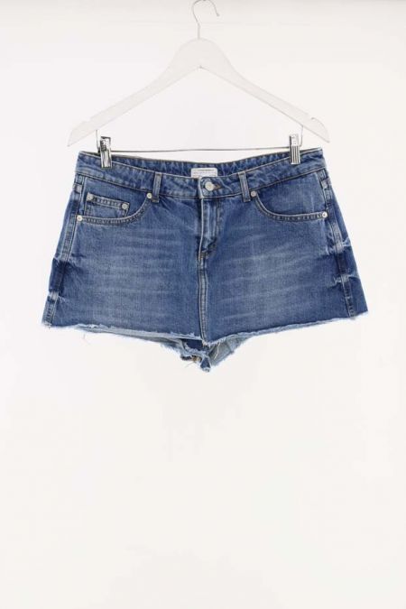 Pantaloni scurti Zara din denim cu terminatii nefinisate, dama